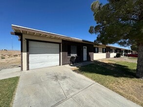 Building Photo - 509 Sahara Dr