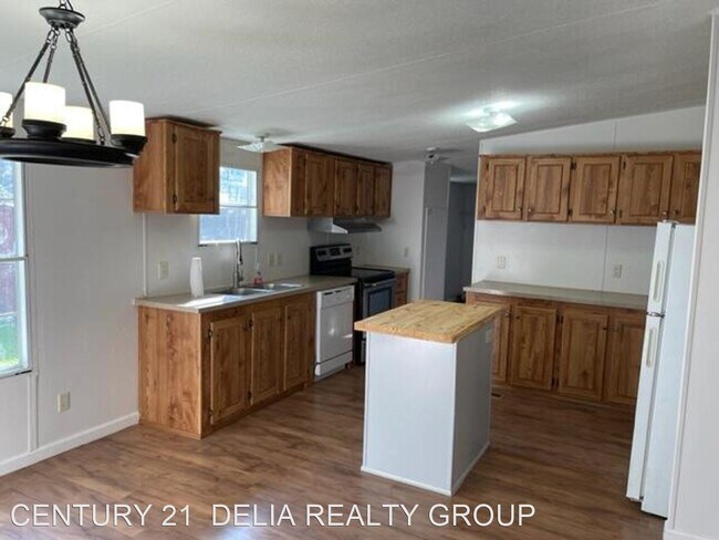 Building Photo - 3 br, 2 bath House - 137 Fairlane Rd.