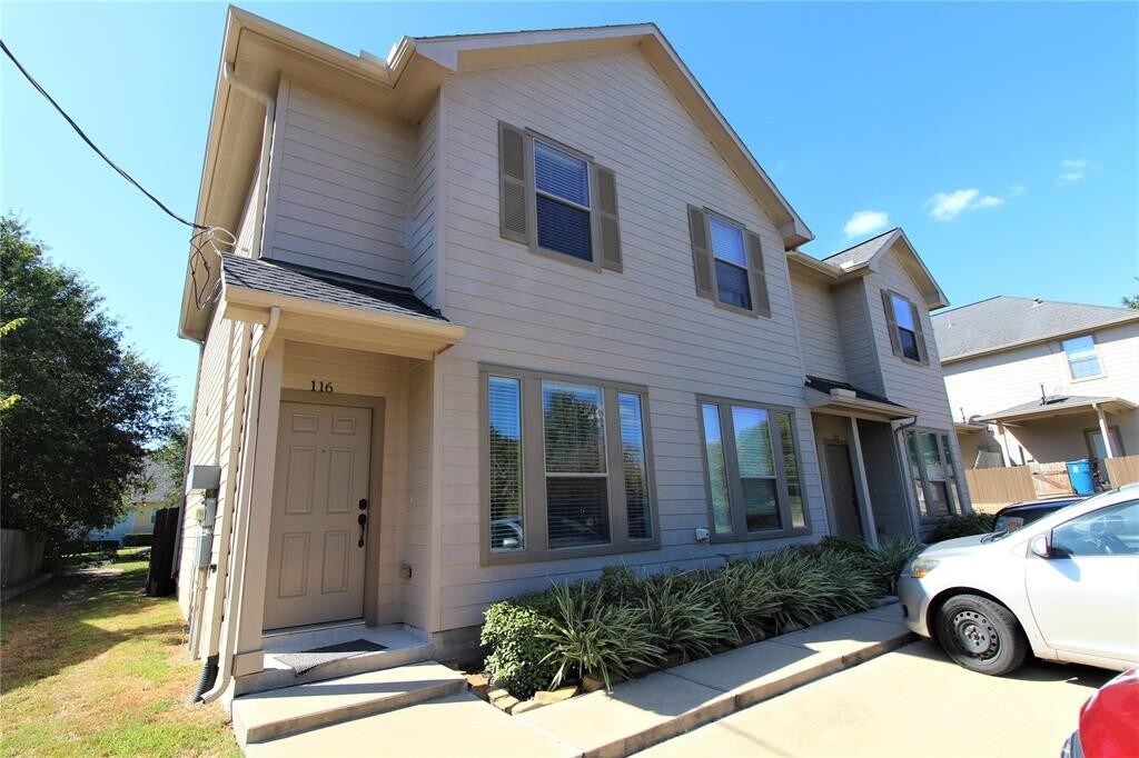Foto principal - 215 E Luhn St