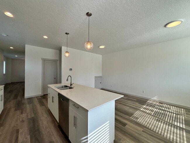 Building Photo - 502 NW 28th Ct