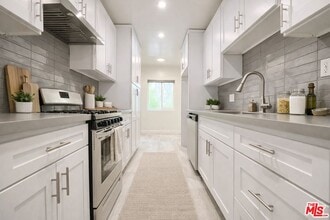 Building Photo - 1724 Arizona Ave