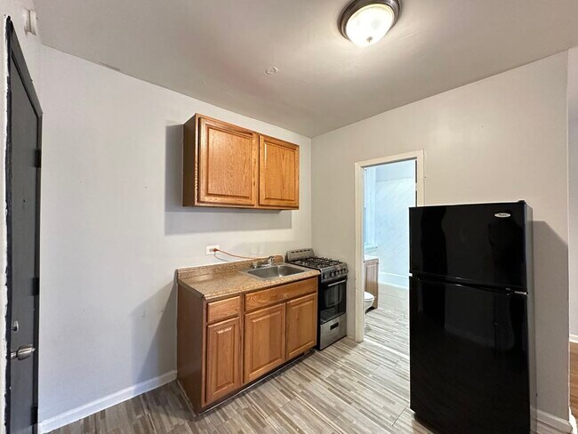 Foto del edificio - 5710 N Winthrop Ave