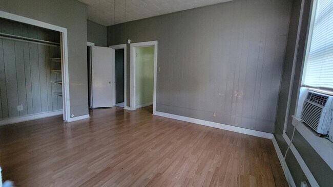 Building Photo - 428 W Wardville St