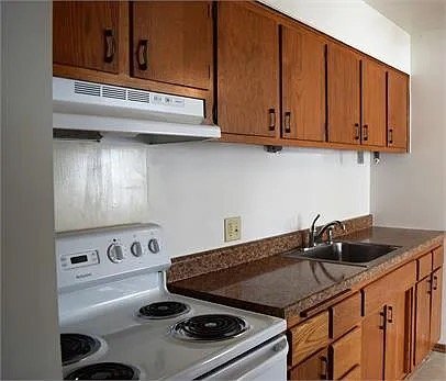Foto del edificio - 230 N Douglas St