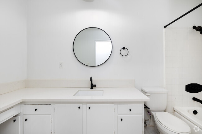 Estudio, 1BA - 400SF - Baño - 114 Gramercy Place