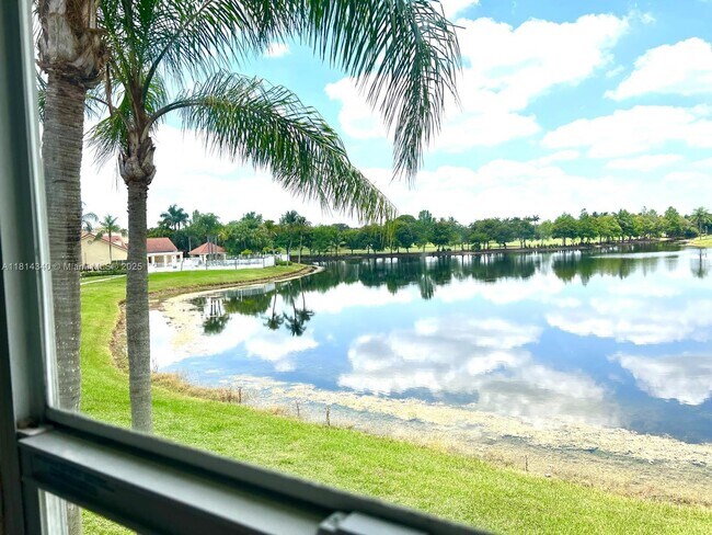 Building Photo - 731 Vista Isles Dr