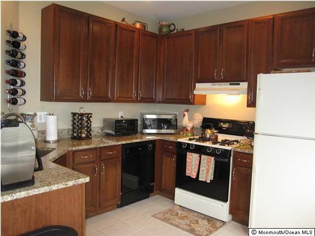Building Photo - 208 Hidden Lake Dr