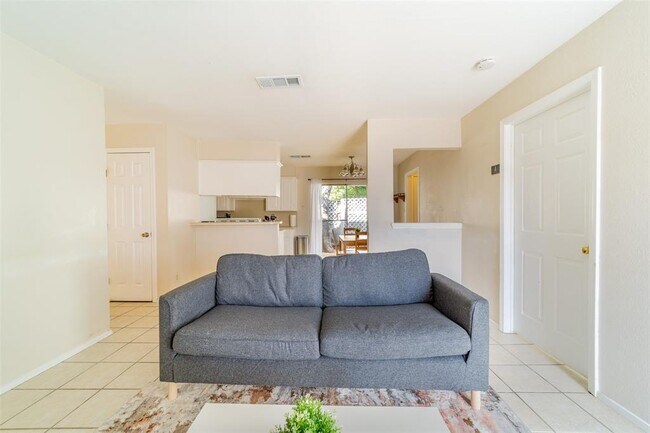 Foto del edificio - 1738 Rutland Dr