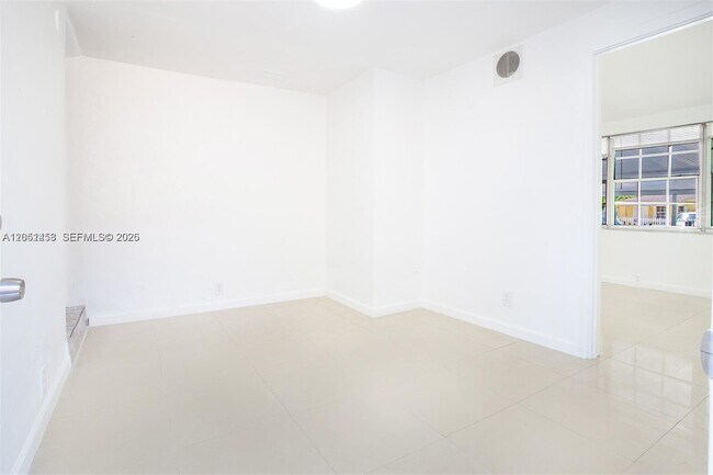 Foto del edificio - 2731 NW 100th St