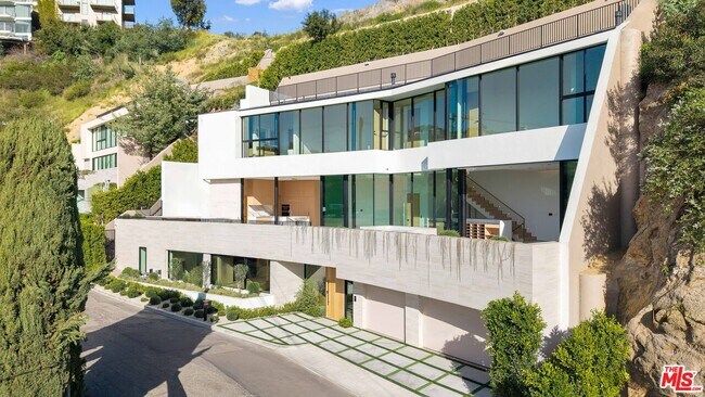 Foto del edificio - 8765 Hollywood Blvd