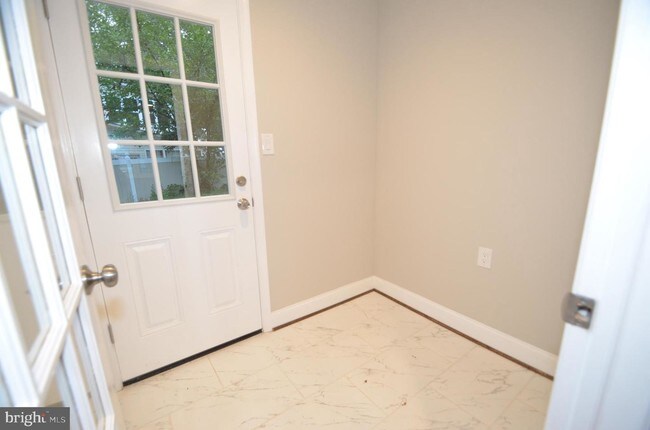 Building Photo - 5200 Kings Park Dr