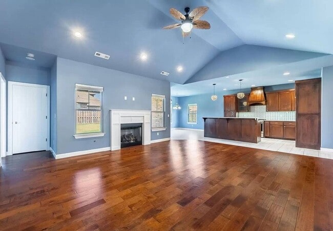 Building Photo - Bentonville living | 4bed 2bath