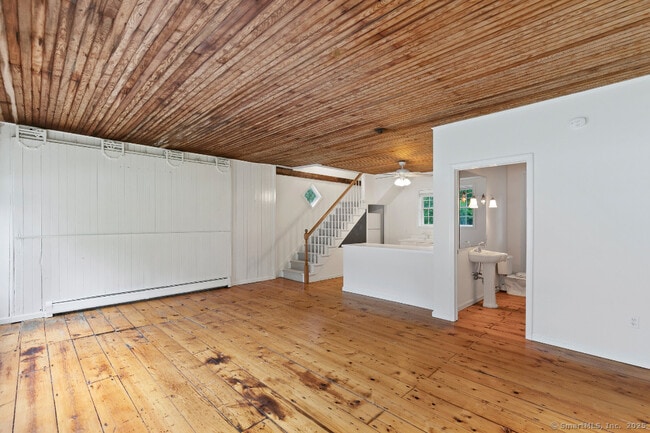 Foto del edificio - 457 Dunham Rd