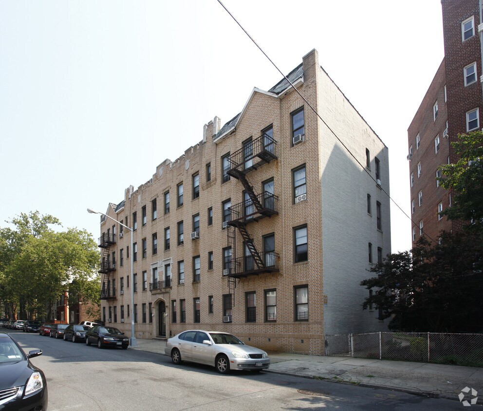 Primary Photo - 2015 E 7th St