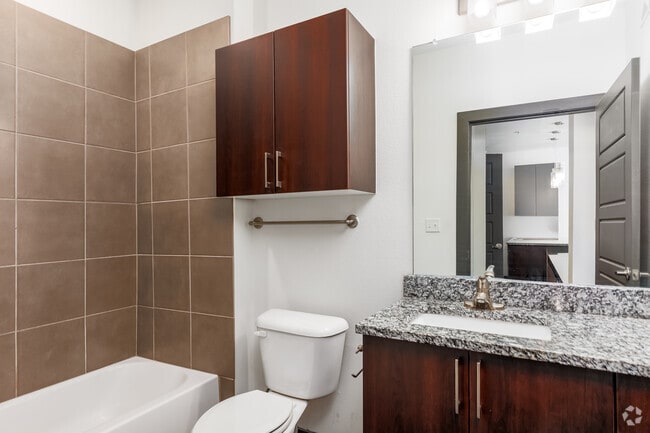 1BR, 1BA - 628SF - Bathroom - SEVEN TWELVE LOFTS