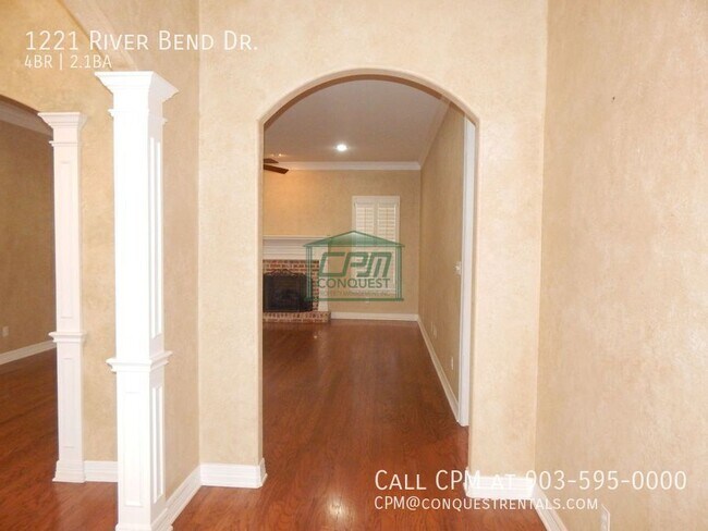 Foto del edificio - 1221 River Bend Dr