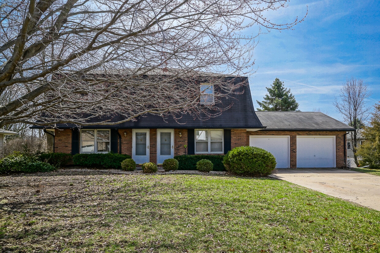 FRONT - 1728 Blue Spruce W Ct