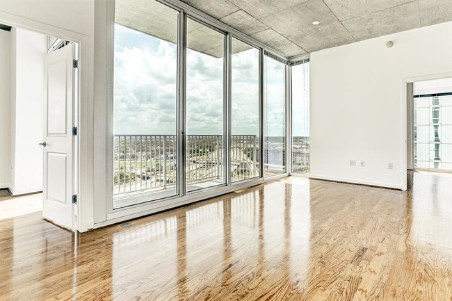 Foto del edificio - 5925 Almeda Rd