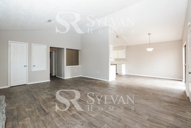 Building Photo - 213 Eagle Dr