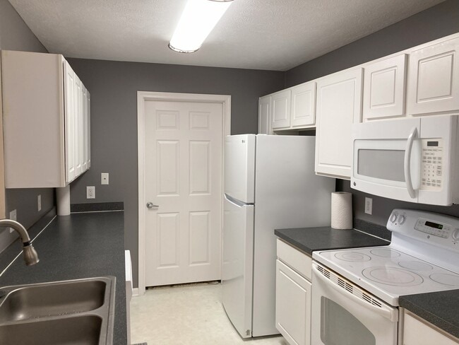 Foto del edificio - 28340 Center Ridge Rd