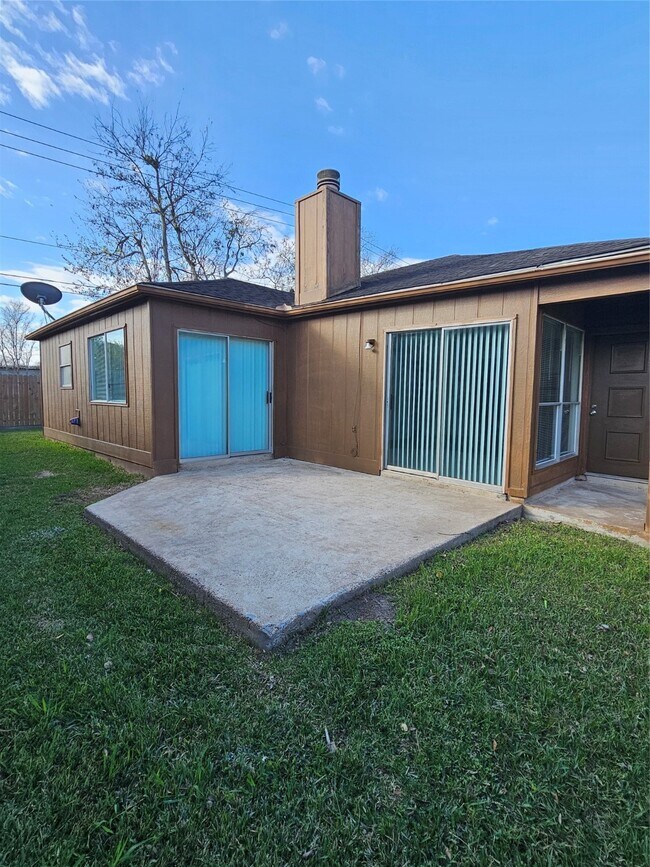 Foto del edificio - 8151 Misty Ridge Ln