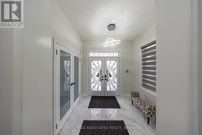 Building Photo - 96 Maverick Crescent