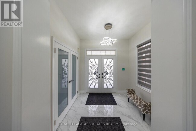 Photo du bâtiment - 96 Maverick Crescent