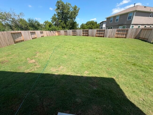 Building Photo - 6003 Pineapple St