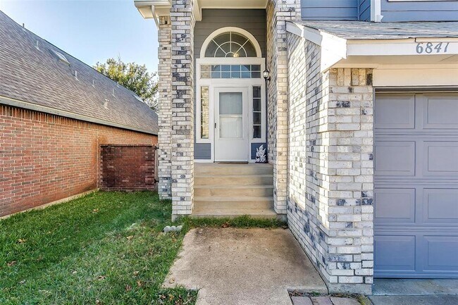 Foto del edificio - 6841 Driffield Cir W