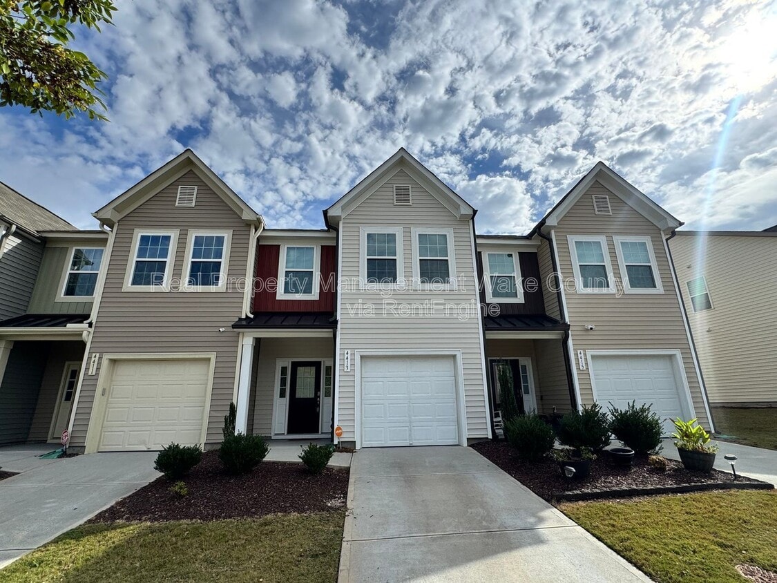 Foto principal - 4413 Lord Joseph Ct