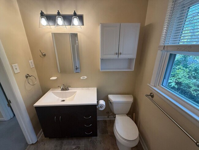 Foto del edificio - 3806 Simms Rd