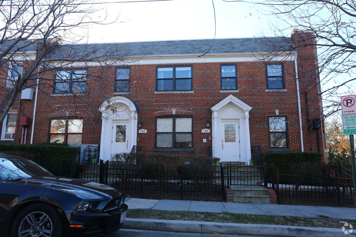 Foto principal - 1301-1303 Adams St NE