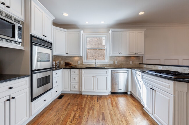 Building Photo - 1012 Madeline Ln