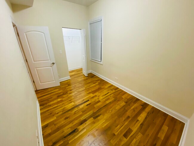 Foto del edificio - 1349 N Greenview Ave