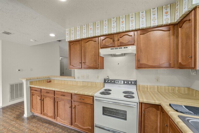 Foto del edificio - 16323 Summer Dawn Ln