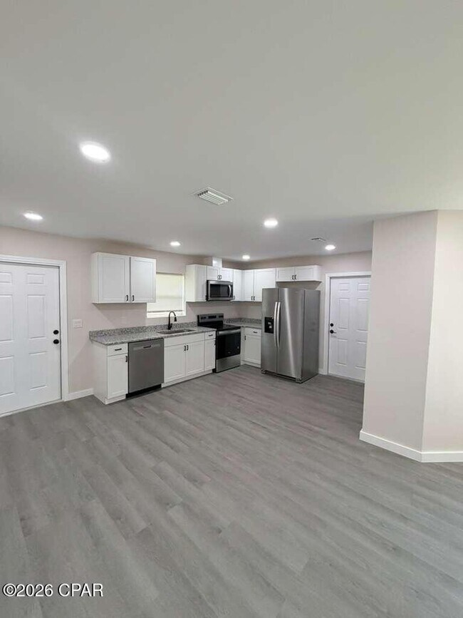 Building Photo - 208 Kraft Ave