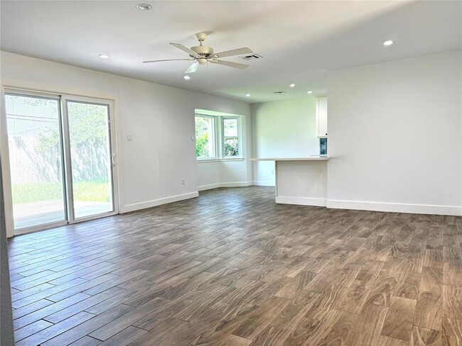 Building Photo - 406 Oak Vista Dr