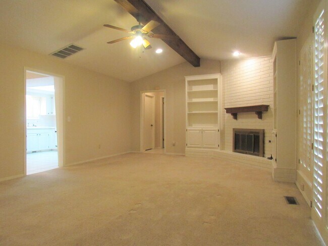 Foto del edificio - 7016 Stonycreek Dr