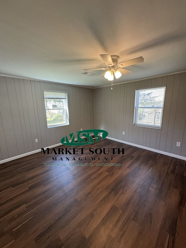 Building Photo - ~APPLICATION PENDING~Charming bungalow nea...