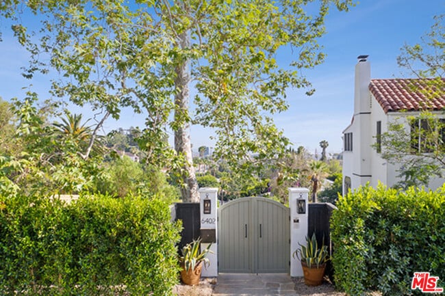 Building Photo - 6402 Ivarene Ave