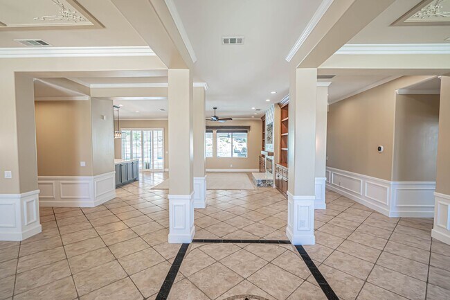 Building Photo - Single Story Pool Home for Rent in Palmdale.