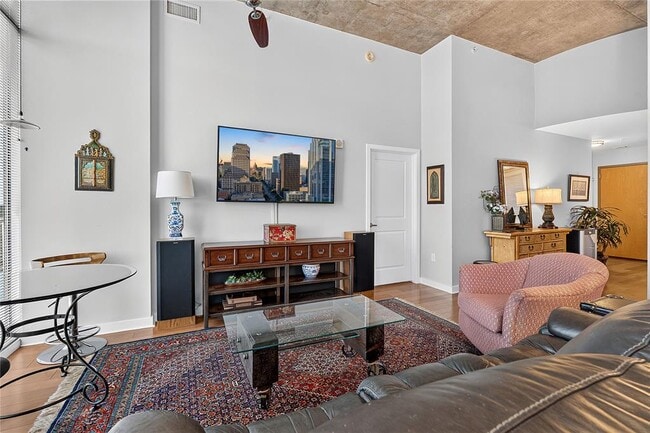 Building Photo - 360 Nueces St