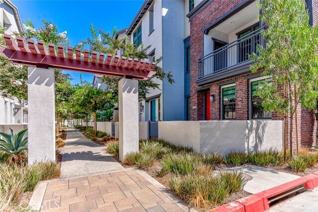 Foto del edificio - 6996 Cottonwood Ln