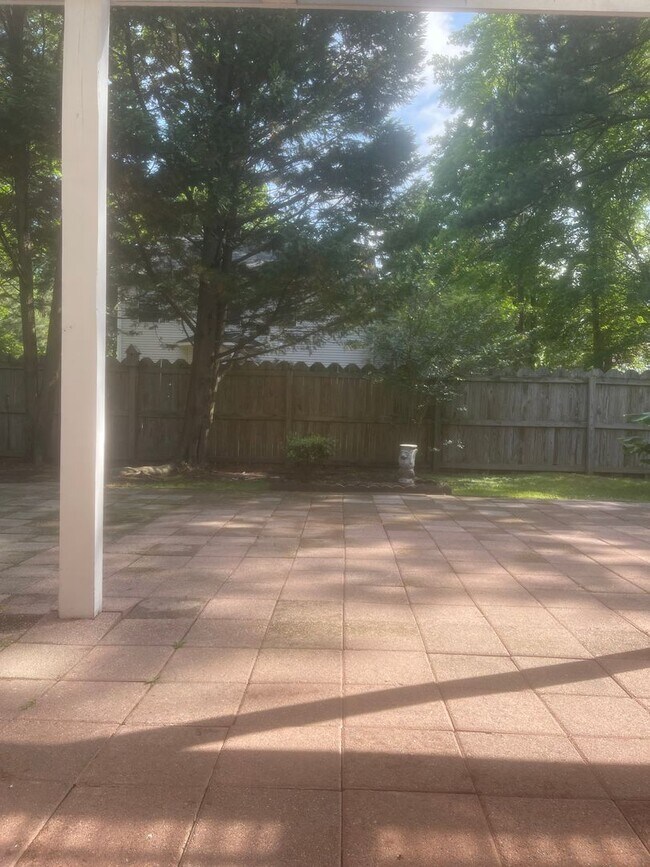 Foto del edificio - 200 Robin Hood Dr