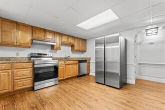 Building Photo - 3 Shadowbrook Ln