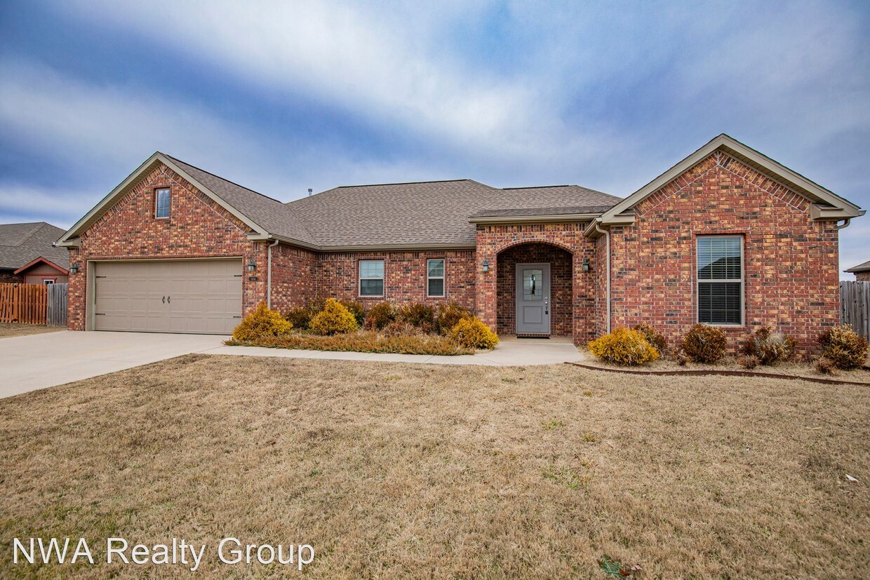 Primary Photo - 3 br, 2 bath House - 1104 S. Taylor Lane