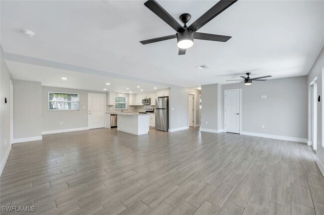 Building Photo - 4950 Esplanade St