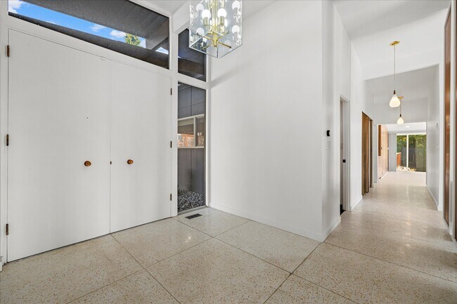 Foto del edificio - 9 Maple Ln