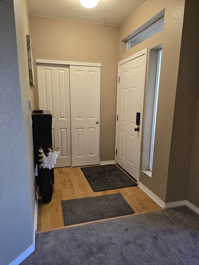 Building Photo - 804 Summer Hawk Dr