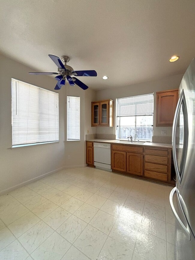Building Photo - Charming 3 Bed / 2 Bath Fremont Home with ...